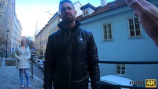 HUNT4K. Man with flowers should watch how hunter bangs his girl