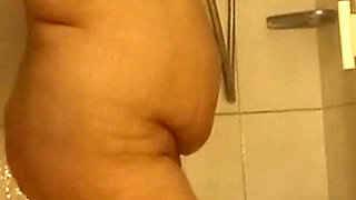 Mature Curves in the Shower - Come Get Closer