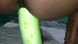 Bhabhi Ne jabardast louki chut me dala