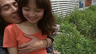 Cute Japanese girl gives outdoor blowjob