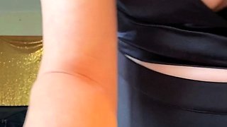 Solo MILF slut giving a hot masturbation sexy show