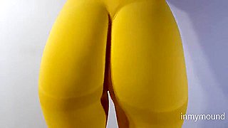 Girl With A Beautiful Vacuum Packed Puffy Pussy In A Tight Leggings