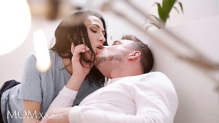 Mom XXX featuring Giulia Diamond's big tits trailer
