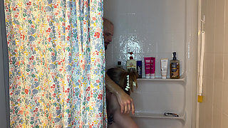 Girlfriend Wanted a Creampie so She Surprised Me While I Was in the Shower