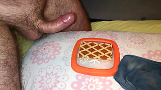 Cums on the tart to eat for breakfast
