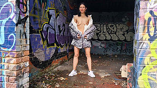 Outdoors Naked, Gaping and Pissing