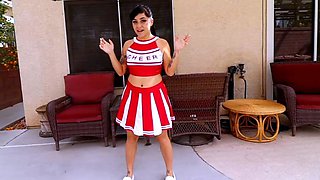 girls desperate to pee wetting panties