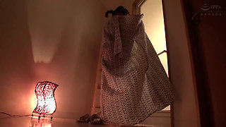 A mix-up with the room order, ends up sharing the same room with my busy colleague. - Night Crawling! 2-2