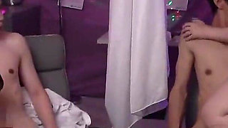 Massive Bust Queens at a Secret Tokyo Pink Salon Rumored to Offer a Private Harem Service - Chapter4