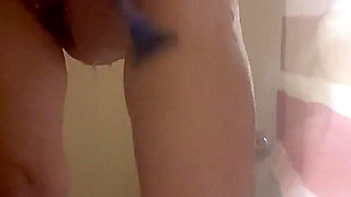 Start to Shave the Fat Pussy