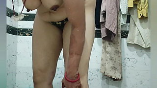 Priya Bhabi Big Ass Bath Show