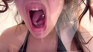 Giantess Stepsister Presses Her Mouth