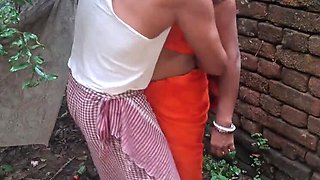 Desi Bhabhi Outdoor Sex with Trilokinath - Yoga Teacher Fucked in Village