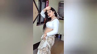 Desi village girl’s first outdoor adventure movie featuring Bhabhi Navel