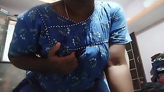 Dirty Aunty Pundai Massage with Oil