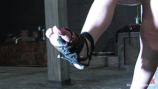 Hot Feet / Blonde Bondage (live)