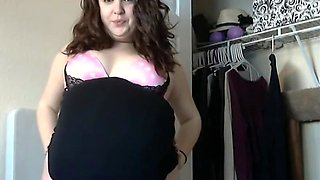 Big boob brunette masturbates on webcam