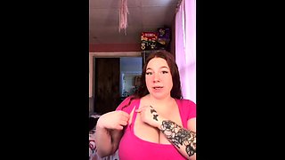 Busty solo babe masturbates in close up pussy toying action