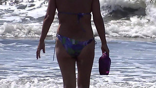 Full Video of a Stepmother Showing off in a Bikini and Lingerie. Would You Like to Meet Her? Would You Fuck Her?