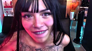 Brunette Couch Webcam Solo Fun Masturbating