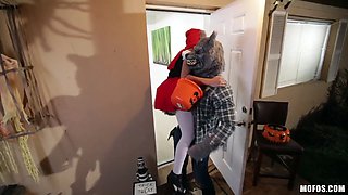 Dont break me - Kharlie Stone has plans to hit up a halloween fest, but after she catches glance of her neighbor's Big Cock