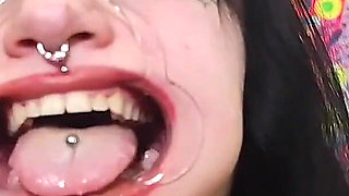 Bimbo Curvy Girl Mouth Tongue Fetish