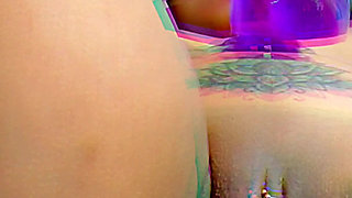 Beautiful Curvy Girl Masturbating in Close-up