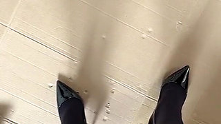 Giantess Crushing in Pantyhose and High Heels