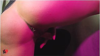 Sexy Muscular Ass Girl Masturbating Her Pussy