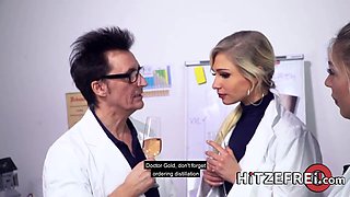 Hitzefrei dr Mia Blow jerks in the office