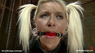 Blondie booty shocked in suspension