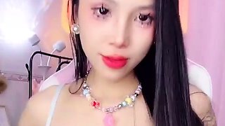 Sexy webcam bitch fucks her ass with a sex toy