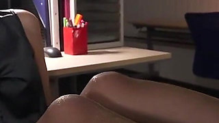 To Wear an Embarrassingly Tight Miniskirt, I Spend Every Day a... Personal Sex Secretary for His Pantyhose Fetish. Chapter.2