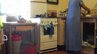 TURKISH WIFE is shocked when husband gives her a surprise cumsot!!! KONUSMALI TURKCE