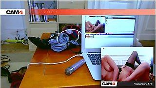 Mya & Flora: Pussy Eating & Fucking The Double-dildo