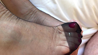 Mrs Mature Feet gets her FF Stockings all sticky 409