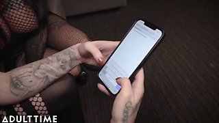 Goth Lesbians Jessie Lee & Sheena Rose Scissor & Eat Ass in Hot Lingerie