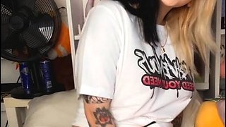 Amateur Webcam Teen Masturbates And Teases
