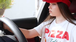 Fucked a pizza delivery girl for being late, got a tip with