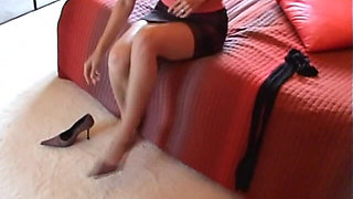 Retro - Putting Seamed Pantyhose on and Stroking Fan's Pic