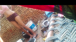 Desi newly bhabhi bathing mms