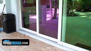 Busty milf step-mom Willow Ryder gets facial cumshot from suspended sonnie