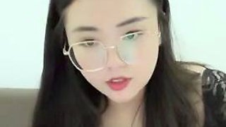 Amateur Webcam Cute Teen Plays Solo with Big
