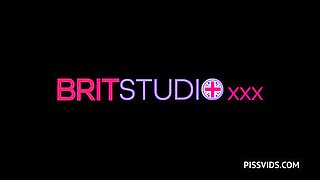 Lesbian Massage Session Gets Wet And Messy - Pissvids