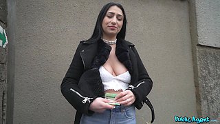 Martin Gun’s French Passion with Stunning Curves