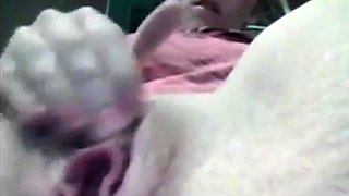 Wet Pussy Rubbing Amateur Squirts on Webcam