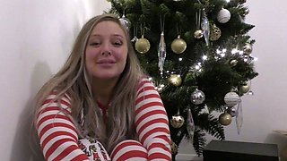 Babe With Big Boobs Masturbates