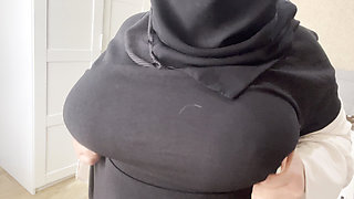 Algerian Aunty with Big Tits in Hijab