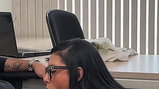 Massive Erection Tames the Curvy MILF Boss in an Unscripted Encounter