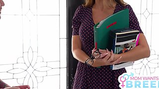 Stepmom Gigi Dior asked him to make her wet dreams come true - filling her pussy up